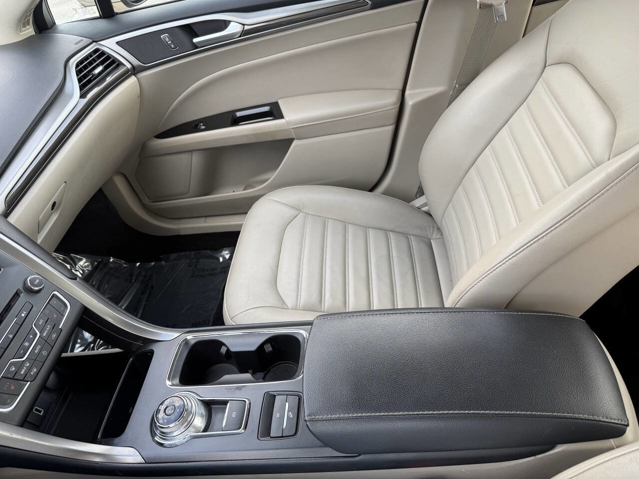 Used 2017 Ford Fusion Energi SE image 22