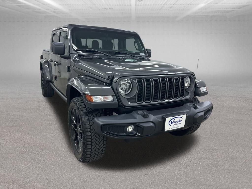 Used 2025 Jeep Gladiator Sport image 3