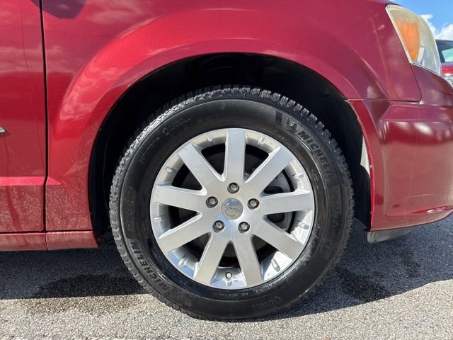 Used 2016 Chrysler Town & Country Touring image 9