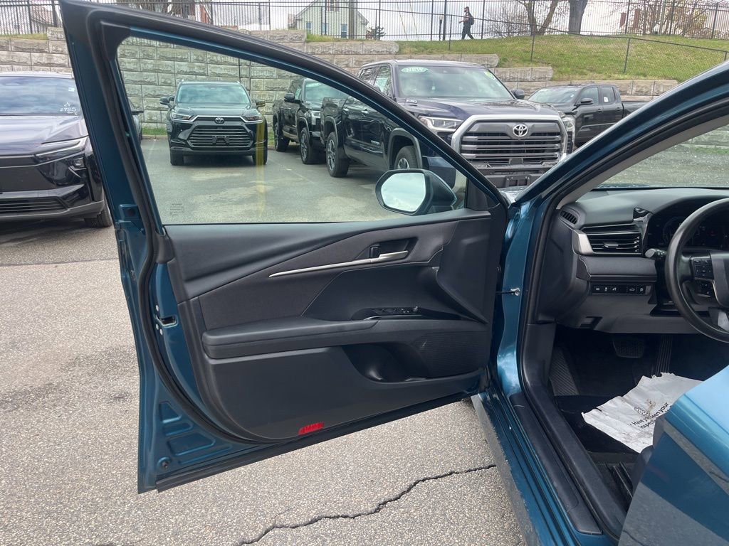 Used 2025 Toyota Camry LE FWD image 6