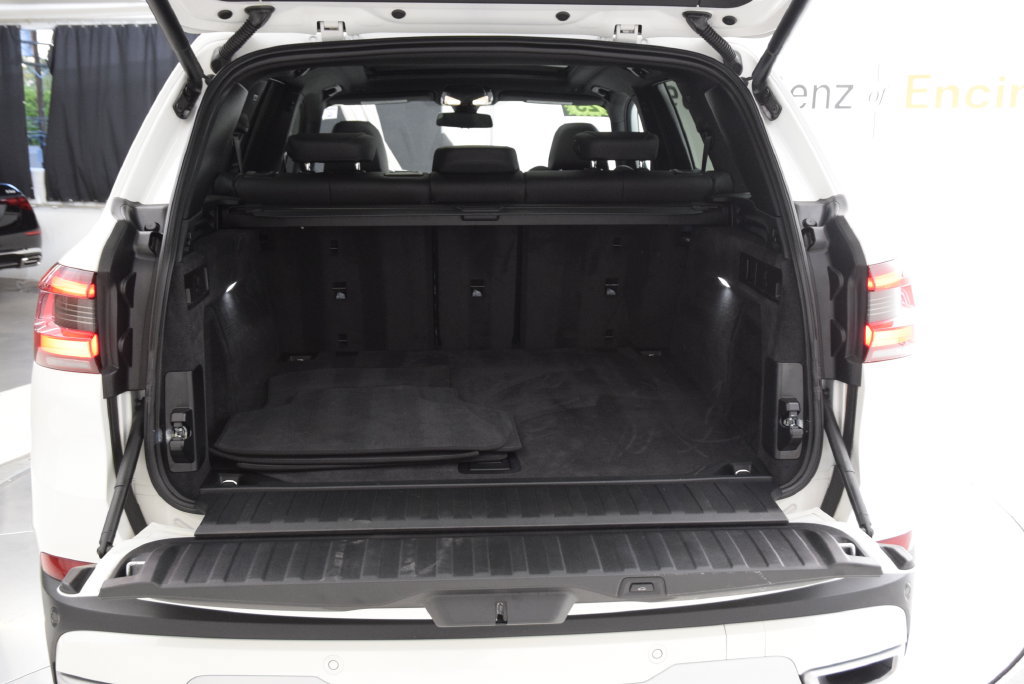Used 2022 BMW X5 xDrive40i w/ Parking Assistance Package AWD/4WD image 29