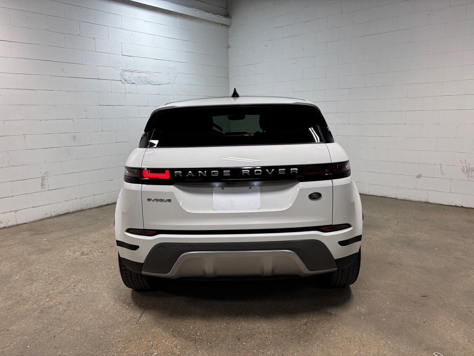 Used 2023 Land Rover Range Rover Evoque SE AWD/4WD image 8