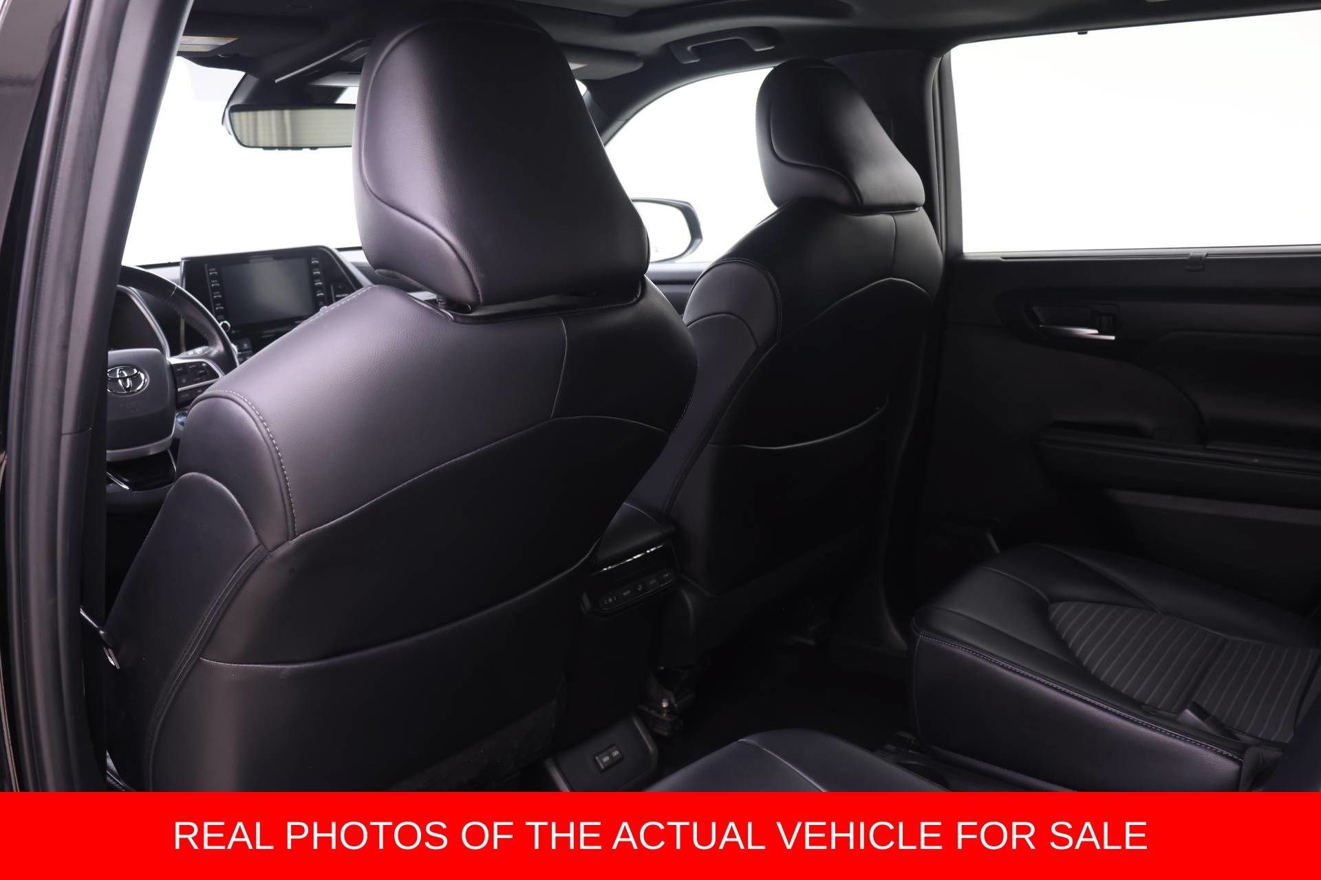 Used 2022 Toyota Highlander XSE FWD image 10