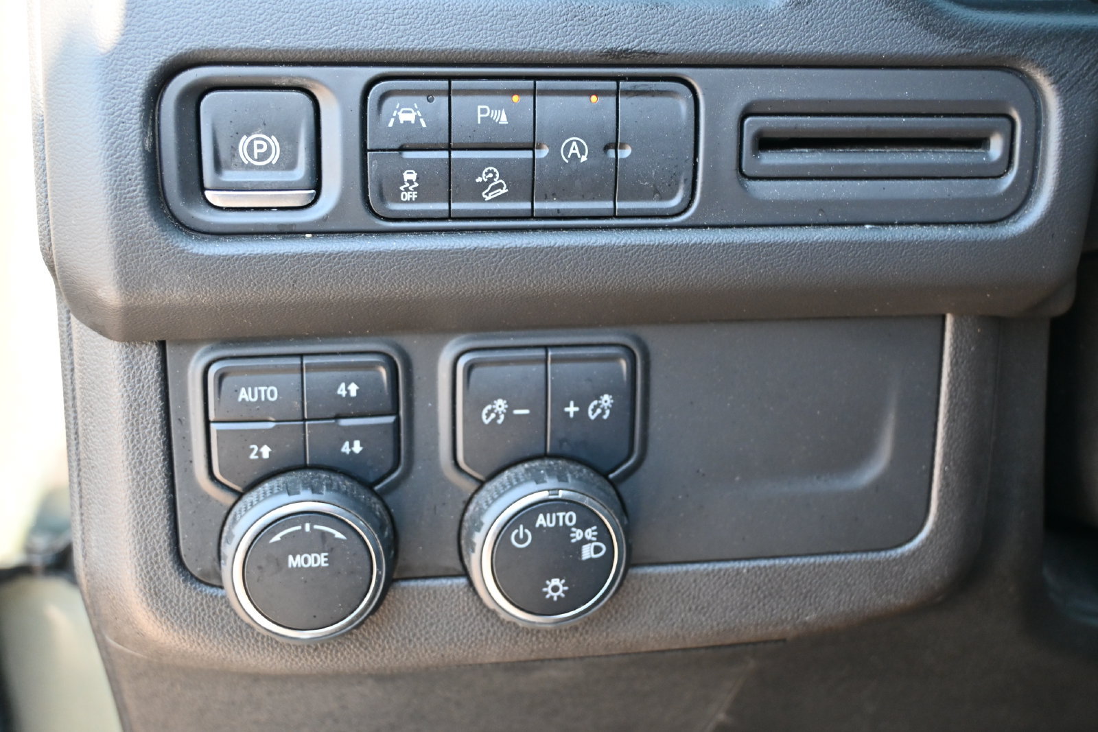 Used 2024 Chevrolet Suburban Premier AWD/4WD image 10