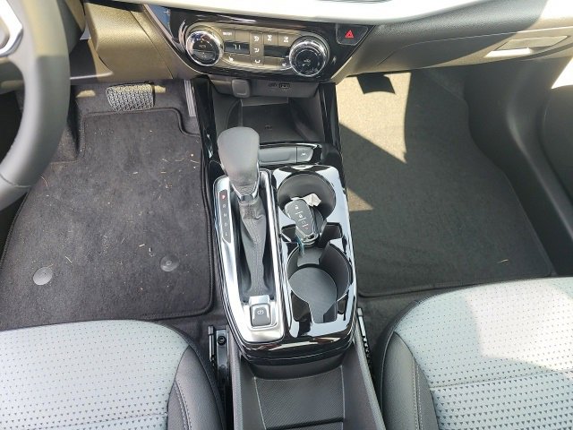 New 2025 Chevrolet Trax LT w/ Sunroof Package image 17