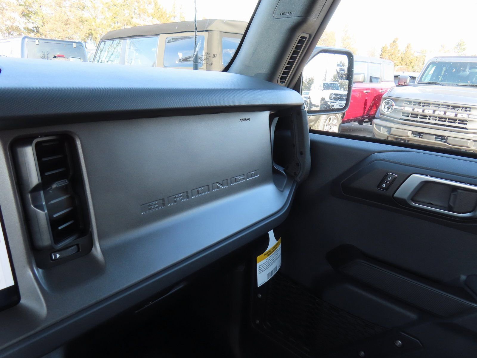 New 2025 Ford Bronco 4-Door image 12