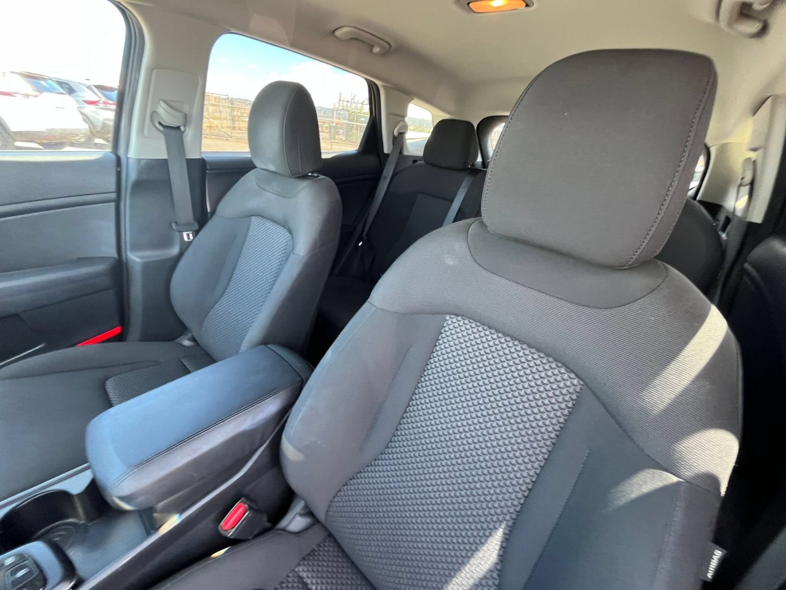 Used 2025 Kia Sportage LX FWD image 33