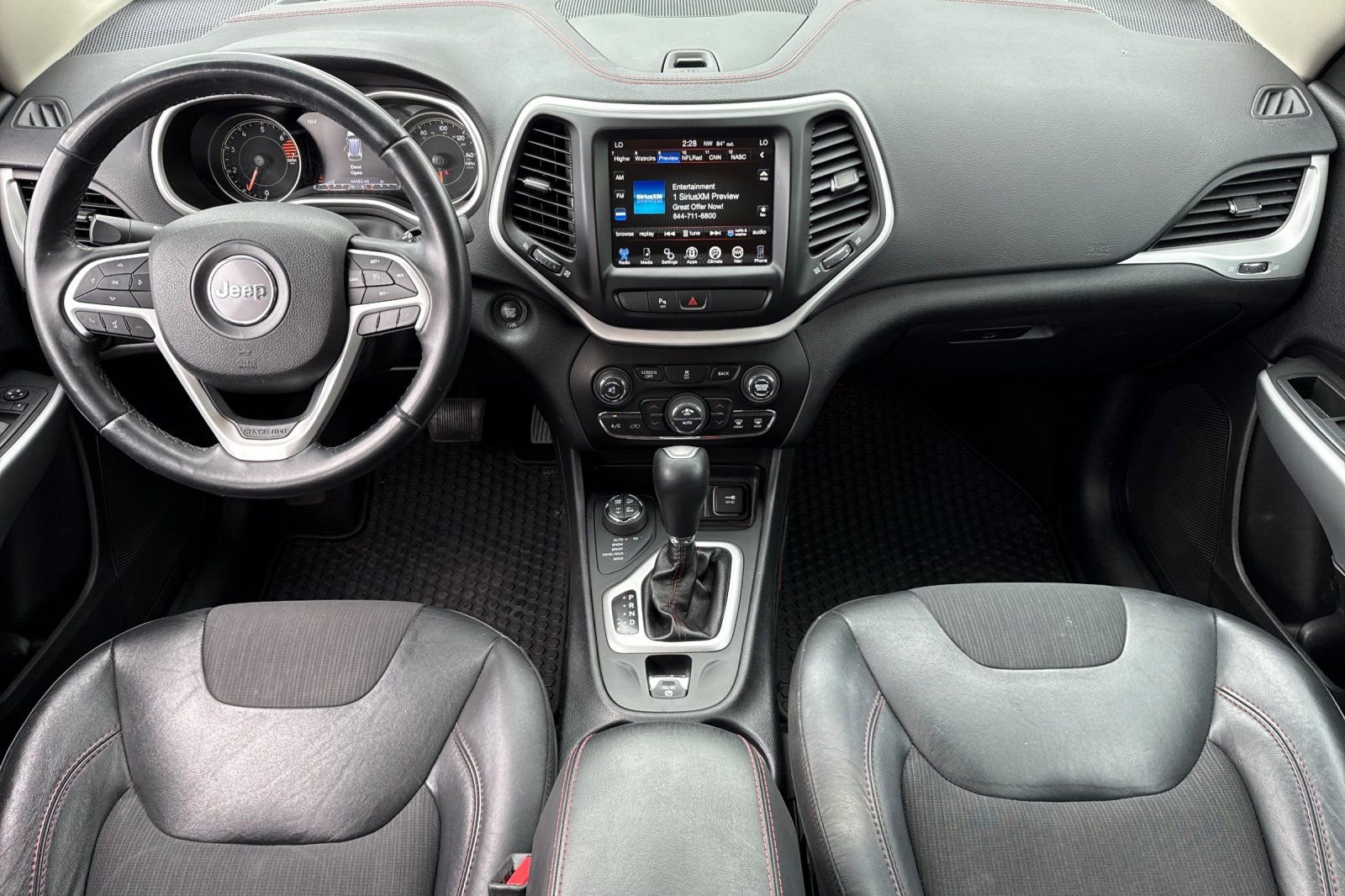 Used 2018 Jeep Cherokee Trailhawk AWD/4WD image 13