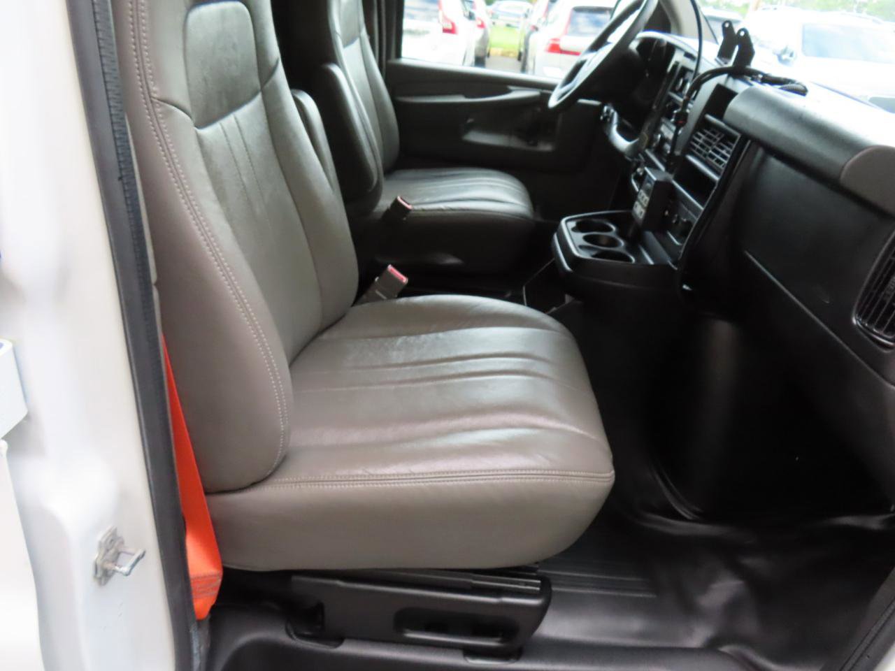 Used 2015 GMC Savana 3500 RWD image 20