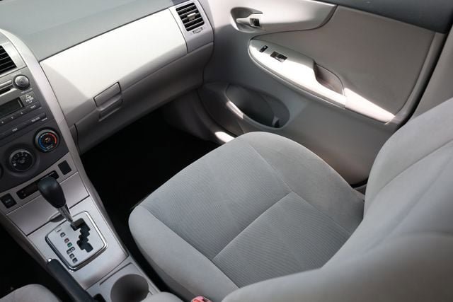 Used 2011 Toyota Corolla LE FWD image 25