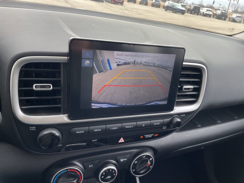 Used 2023 Hyundai Venue SE image 19