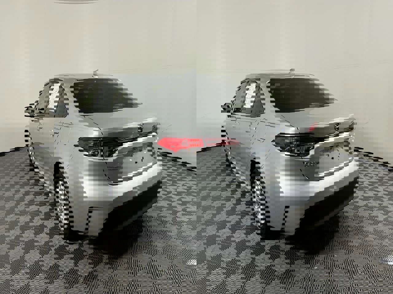 Used 2025 Toyota Corolla LE image 5