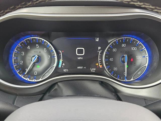 Used 2023 Chrysler Pacifica Touring-L FWD image 12
