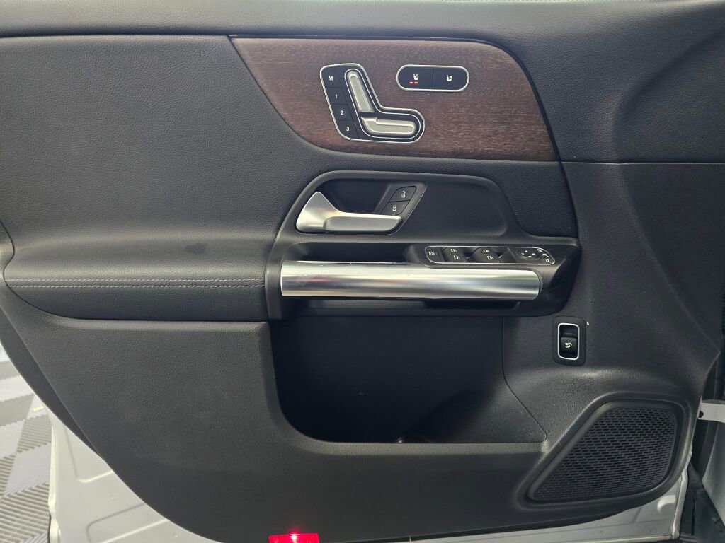 Used 2022 Mercedes-Benz GLA 250 4MATIC w/ Premium Package Lite image 32