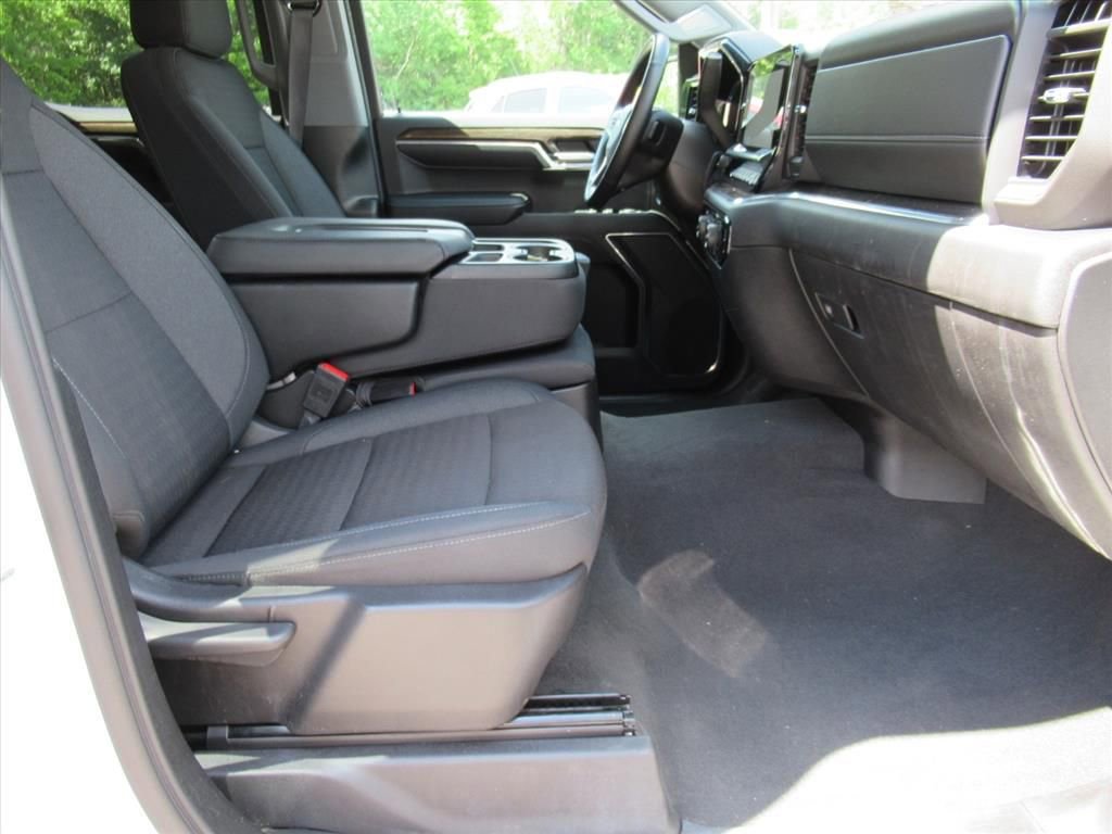 Used 2024 Chevrolet Silverado 1500 LT AWD/4WD image 10