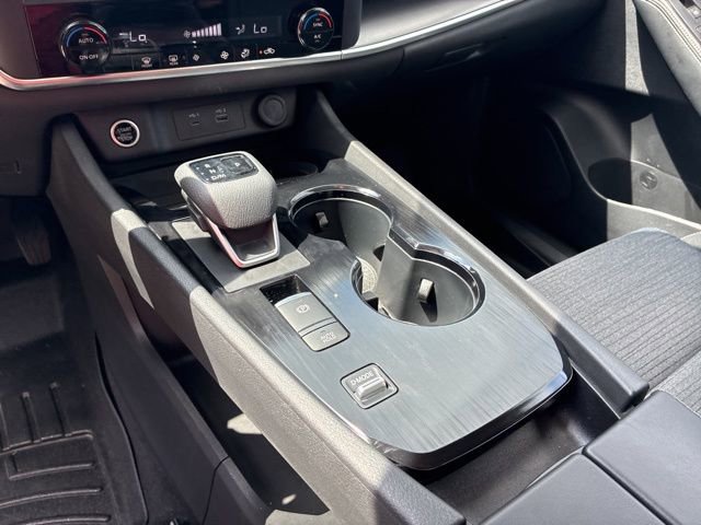 Used 2023 Nissan Rogue SV image 25
