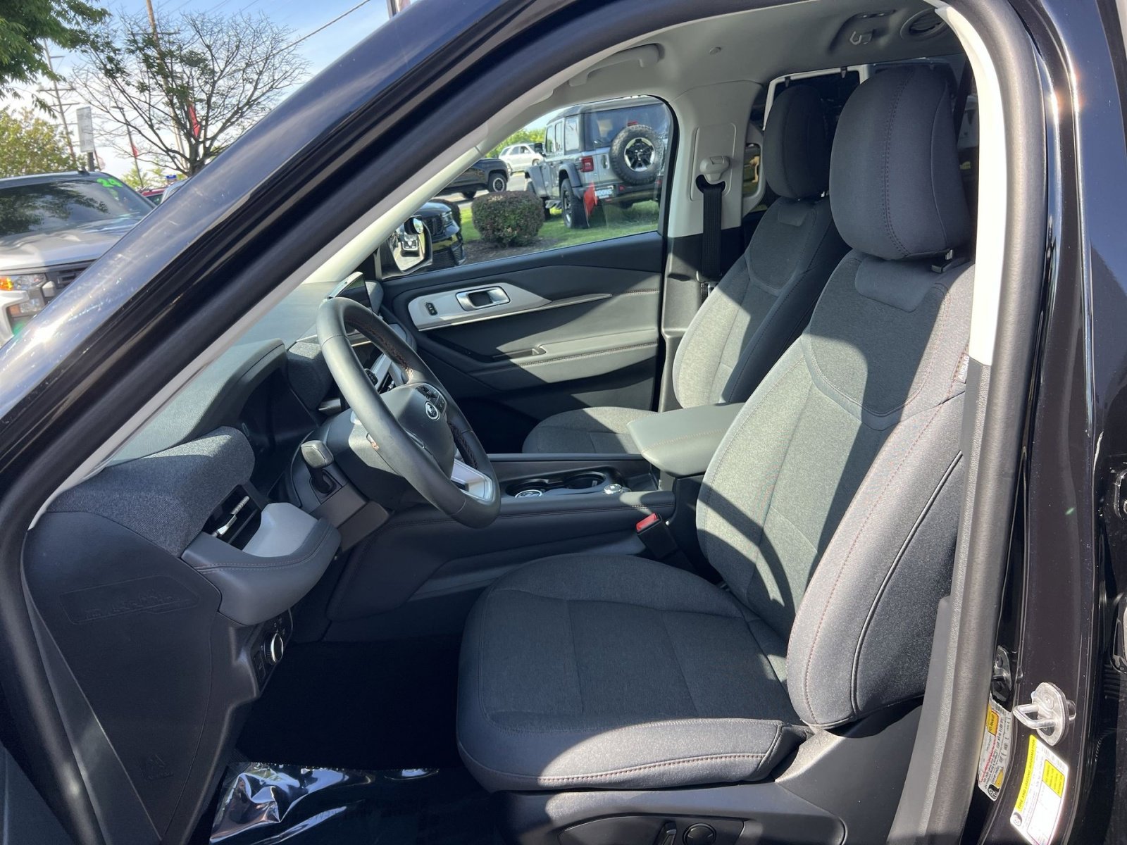 Used 2026 Ford Explorer Active AWD/4WD image 13