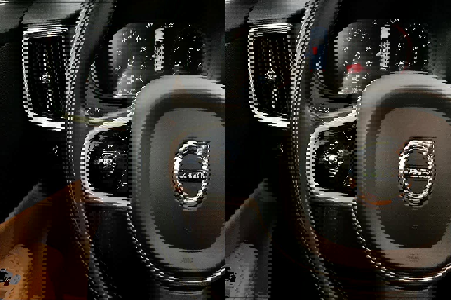 Used 2020 Volvo V90 T6 Cross Country image 24