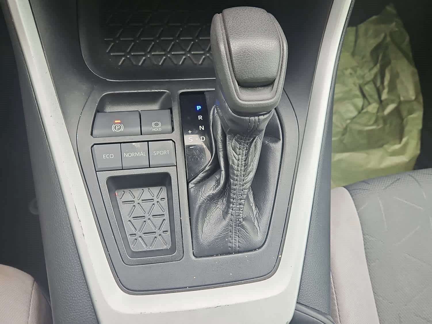 Used 2020 Toyota RAV4 XLE image 18