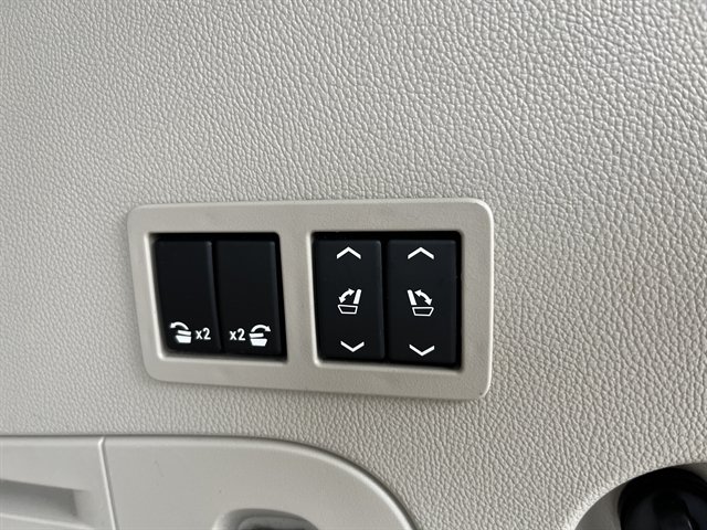 Used 2020 Cadillac Escalade Premium Luxury AWD/4WD image 15