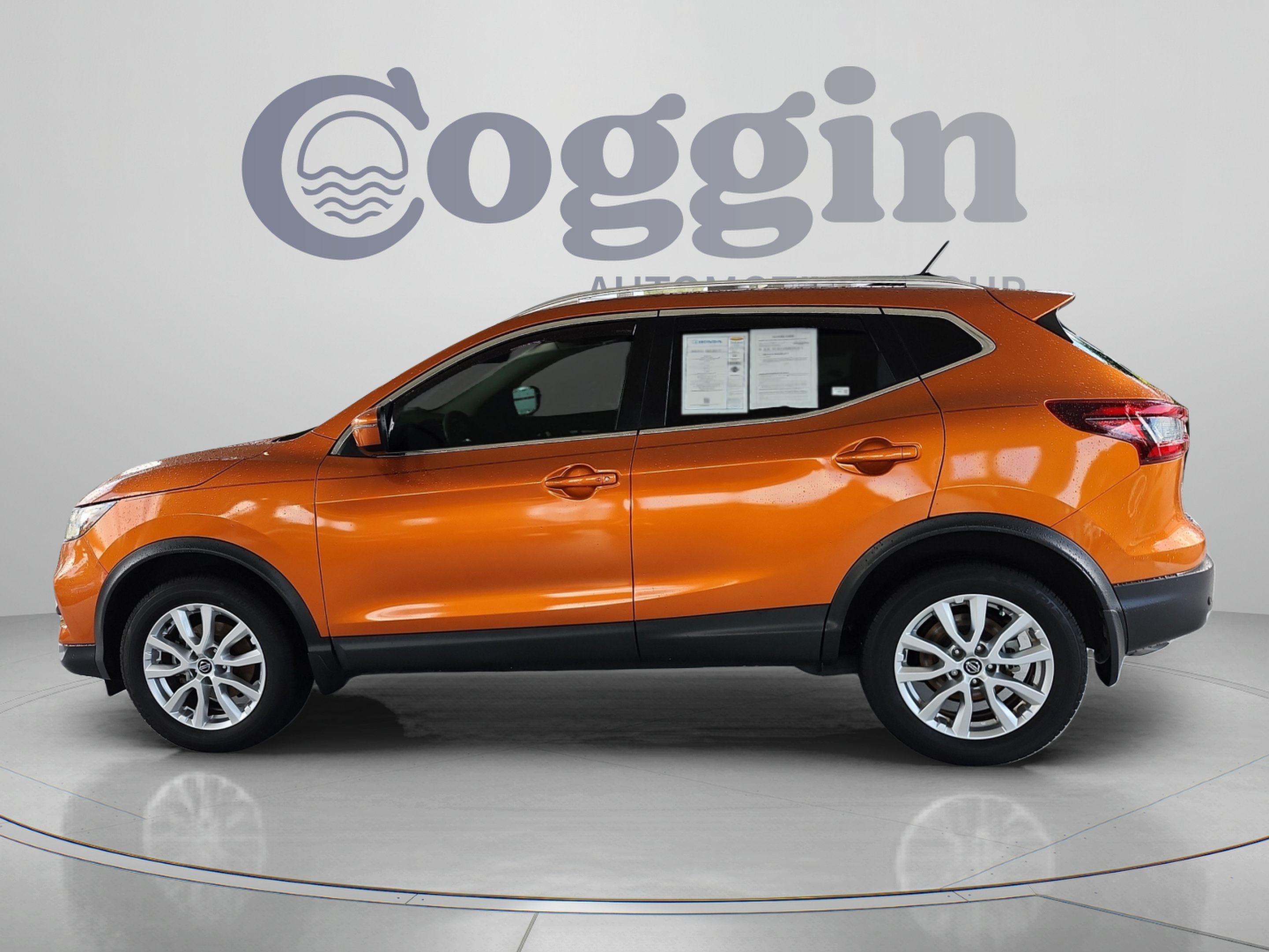 Used 2022 Nissan Rogue Sport SV FWD image 2