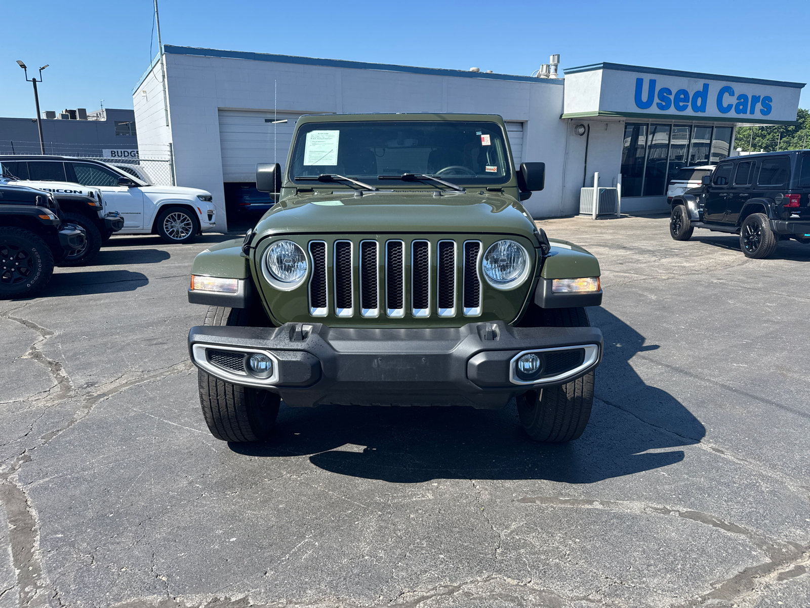 Used 2023 Jeep Wrangler Unlimited Sahara AWD/4WD image 2