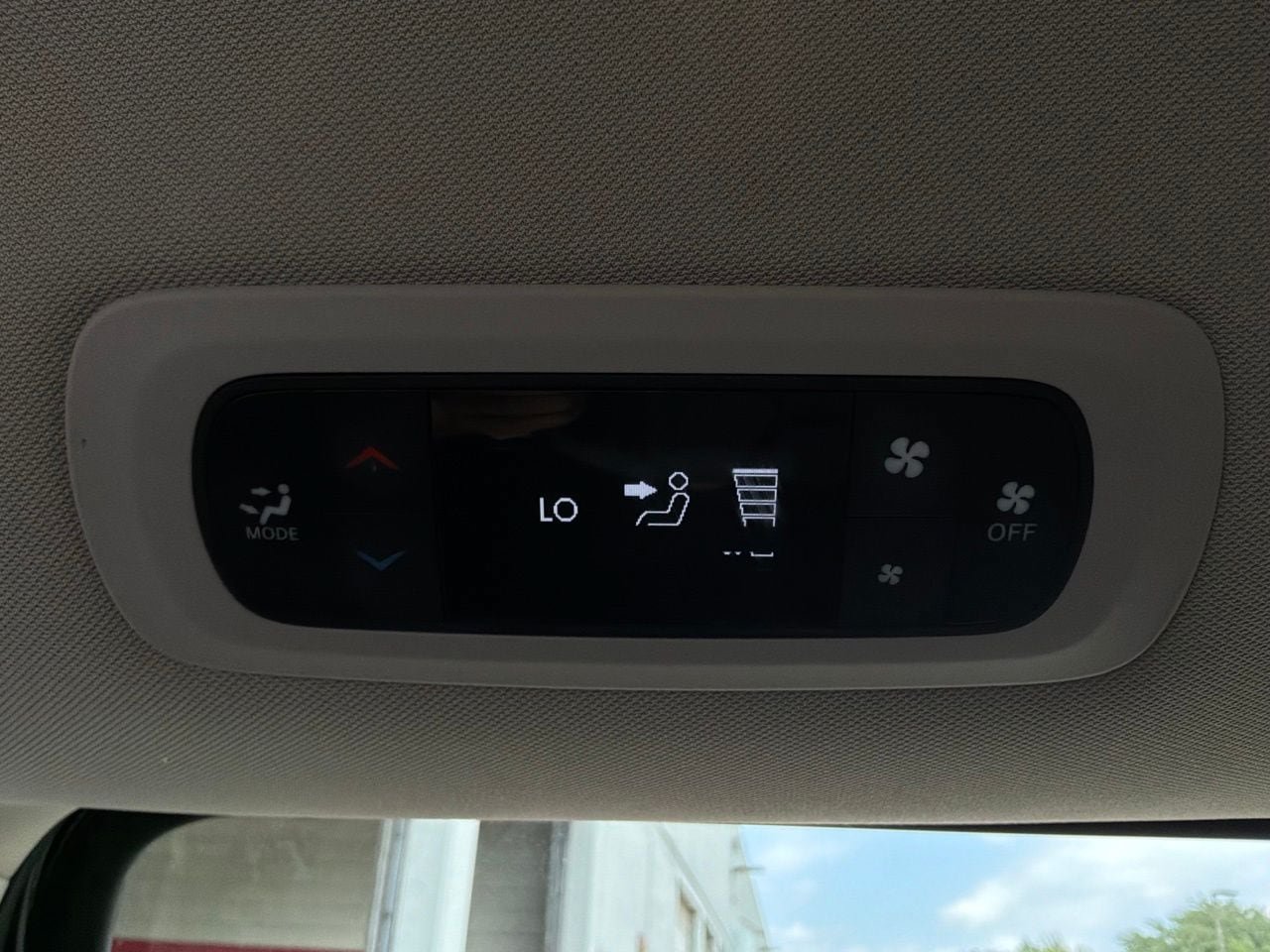 Used 2023 Chrysler Voyager LX FWD image 14