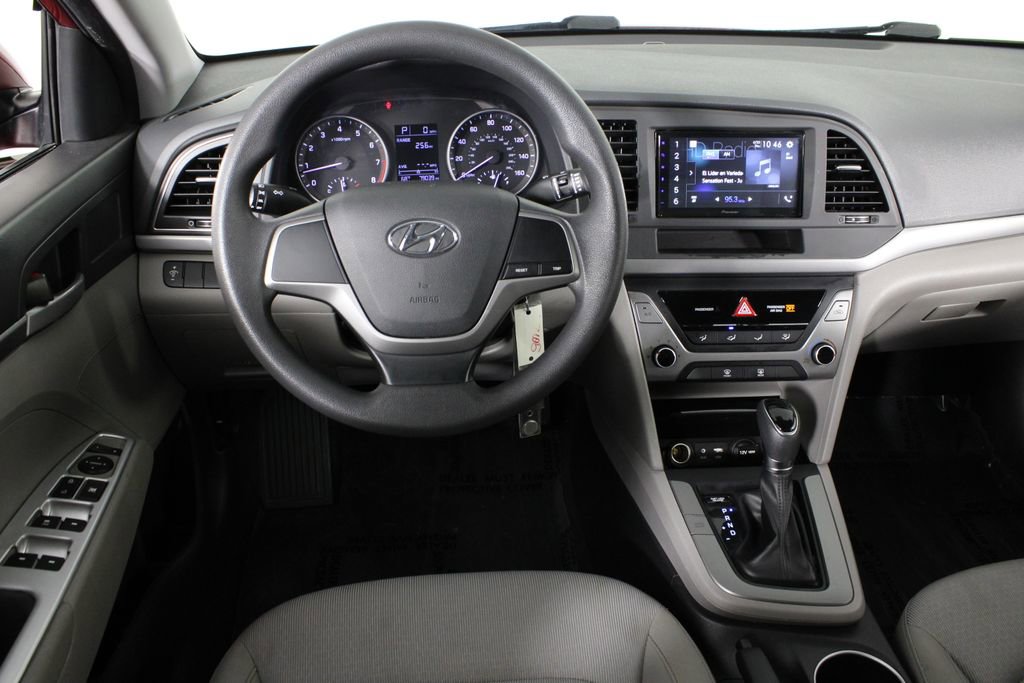 Used 2017 Hyundai Elantra SE w/ Cargo Package image 6