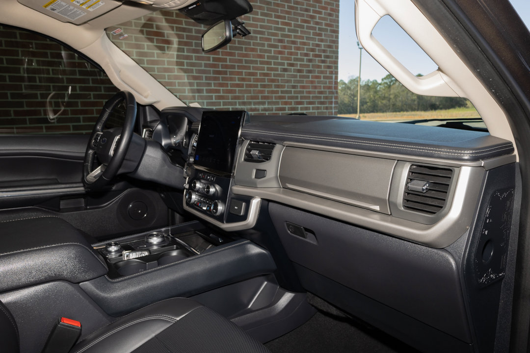 Used 2024 Ford Expedition XLT image 25