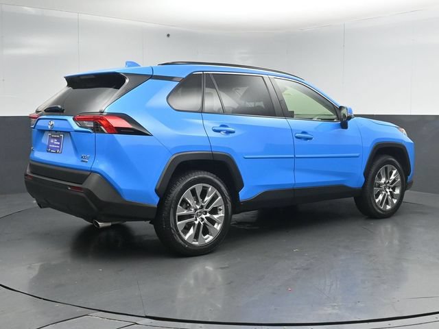 Used 2021 Toyota RAV4 XLE Premium AWD/4WD image 7
