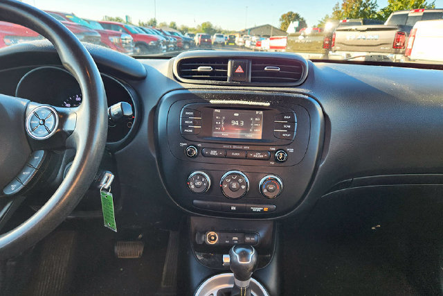 Used 2016 Kia Soul + FWD image 8