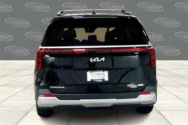 Used 2025 Kia Carnival EX image 6