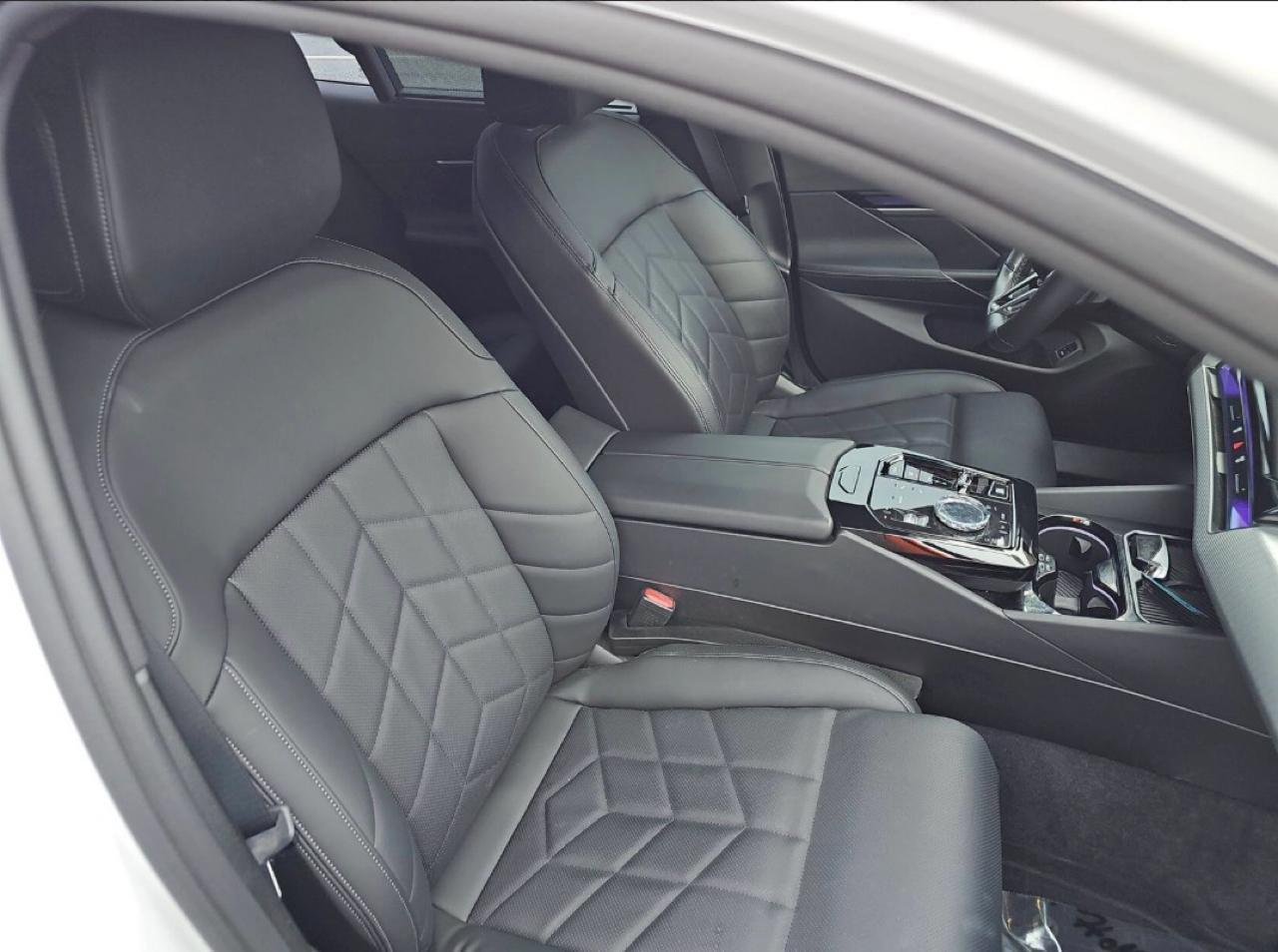Used 2024 BMW 540i xDrive w/ Executive Package AWD/4WD image 14