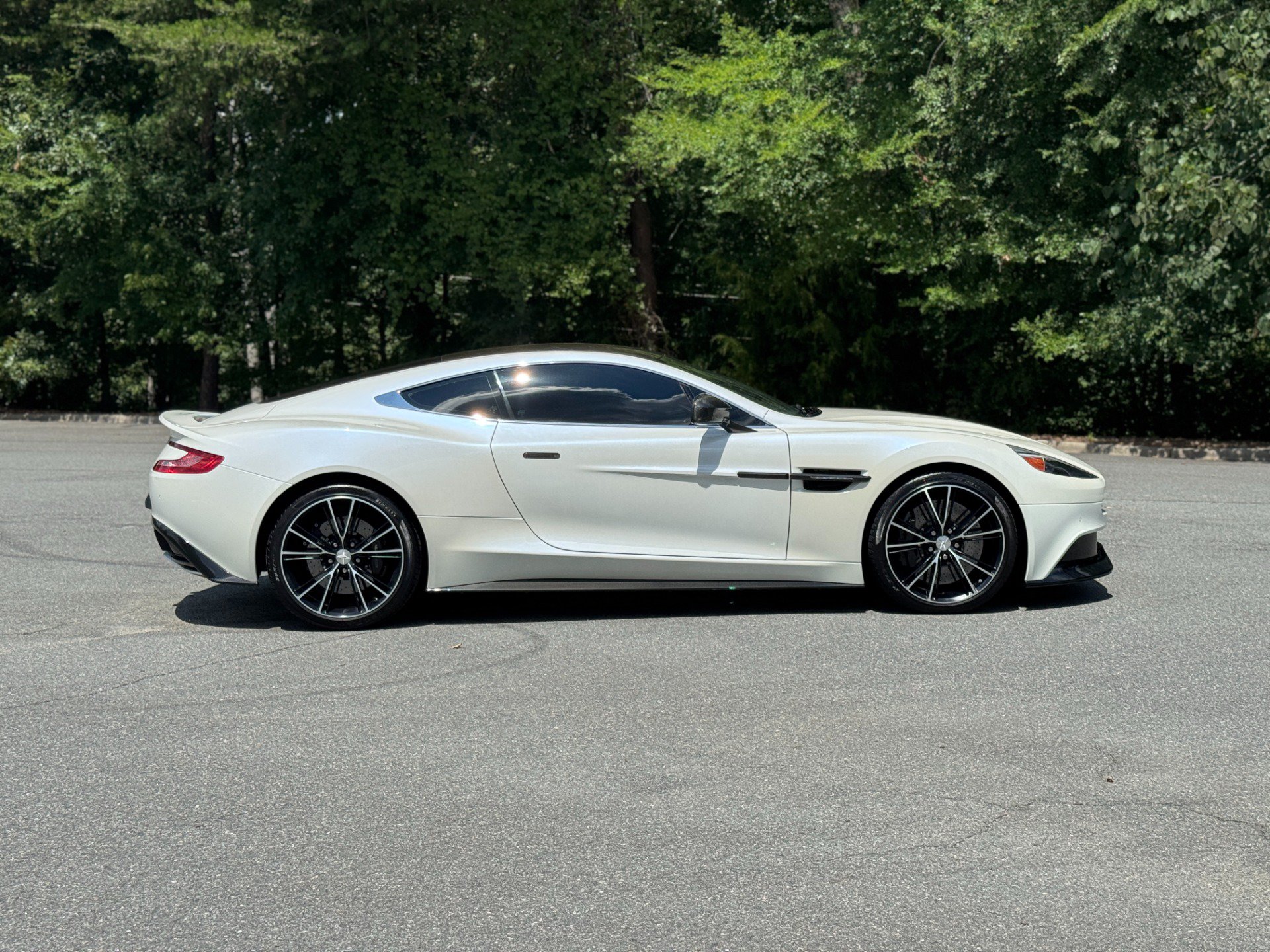 Used 2014 Aston Martin Vanquish Coupe RWD image 14