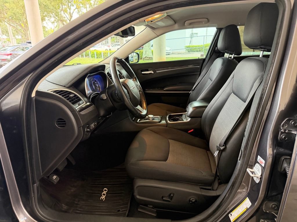 Used 2019 Chrysler 300 Touring w/ Sport Appearance Package RWD image 6
