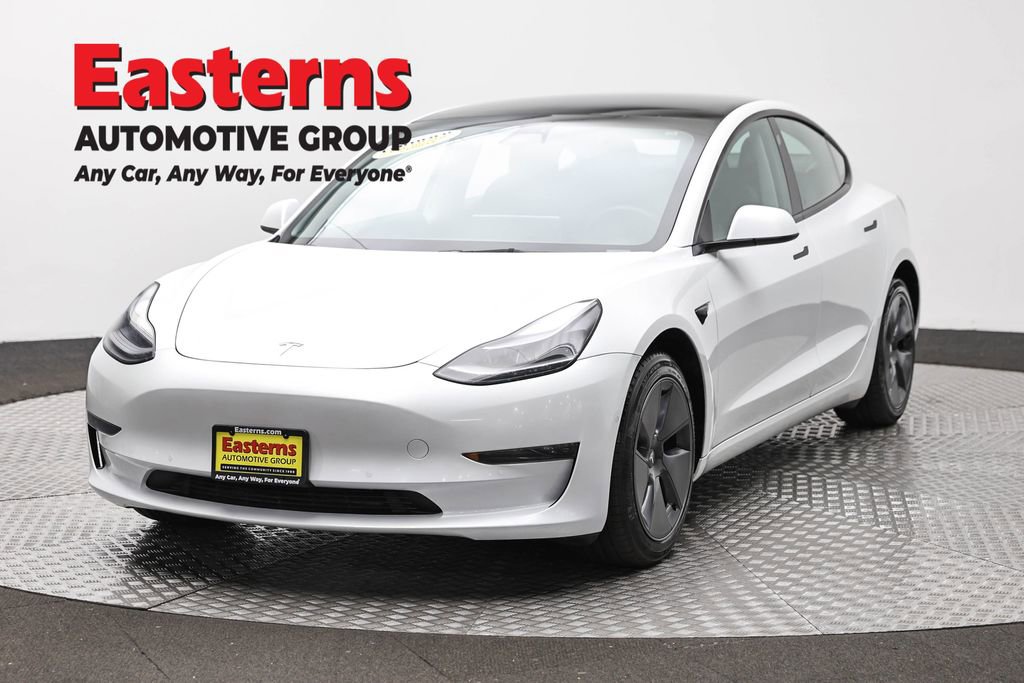 Used 2022 Tesla Model 3 Standard Range image 1