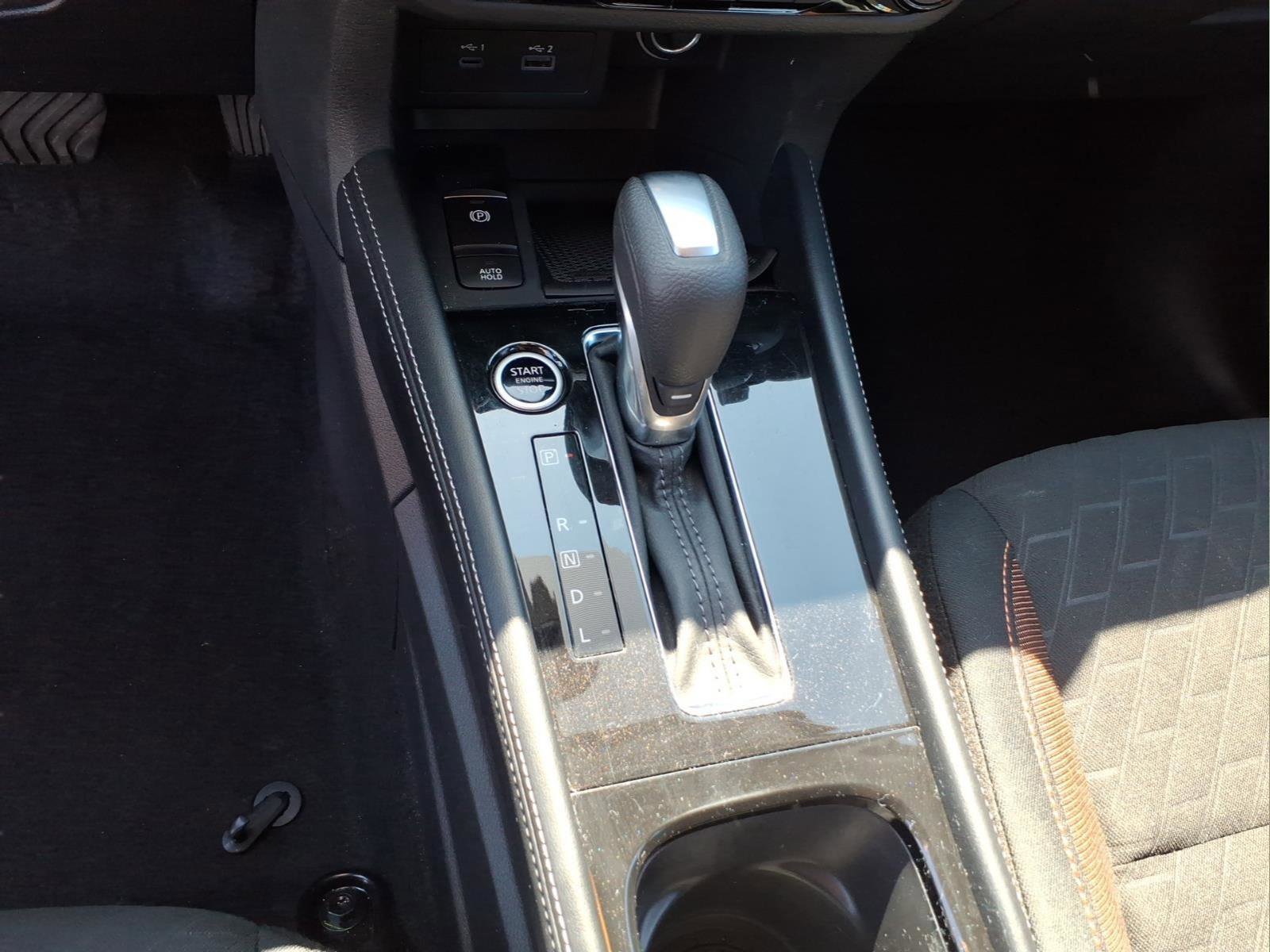 Used 2024 Nissan Kicks SR image 25