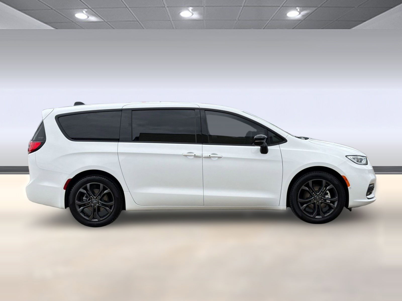 Used 2026 Chrysler Pacifica Select image 8