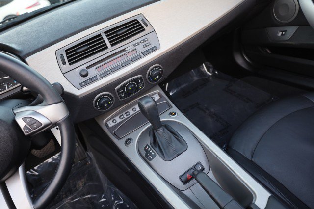 Used 2004 BMW Z4 2.5i RWD image 30