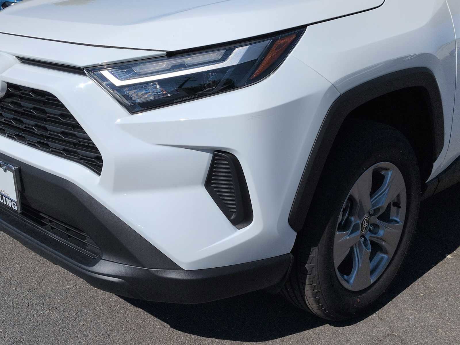 Used 2025 Toyota RAV4 XLE AWD/4WD image 11