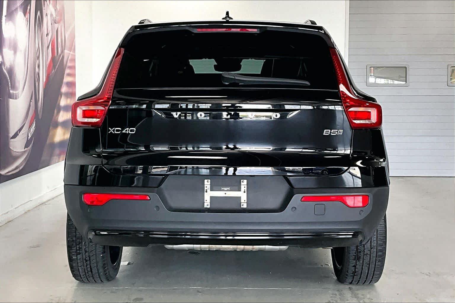 Used 2025 Volvo XC40 B5 Plus AWD/4WD image 5