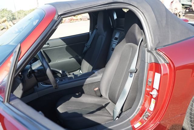Used 2006 MAZDA MX-5 Miata Sport w/ Appearance Pkg RWD image 64