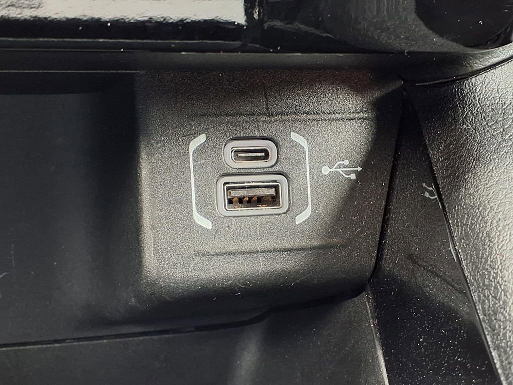 Used 2025 Jeep Compass Limited image 27