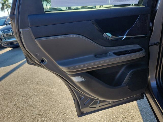 Certified 2024 Lincoln Corsair AWD w/ Rear Removable Package Tray image 14