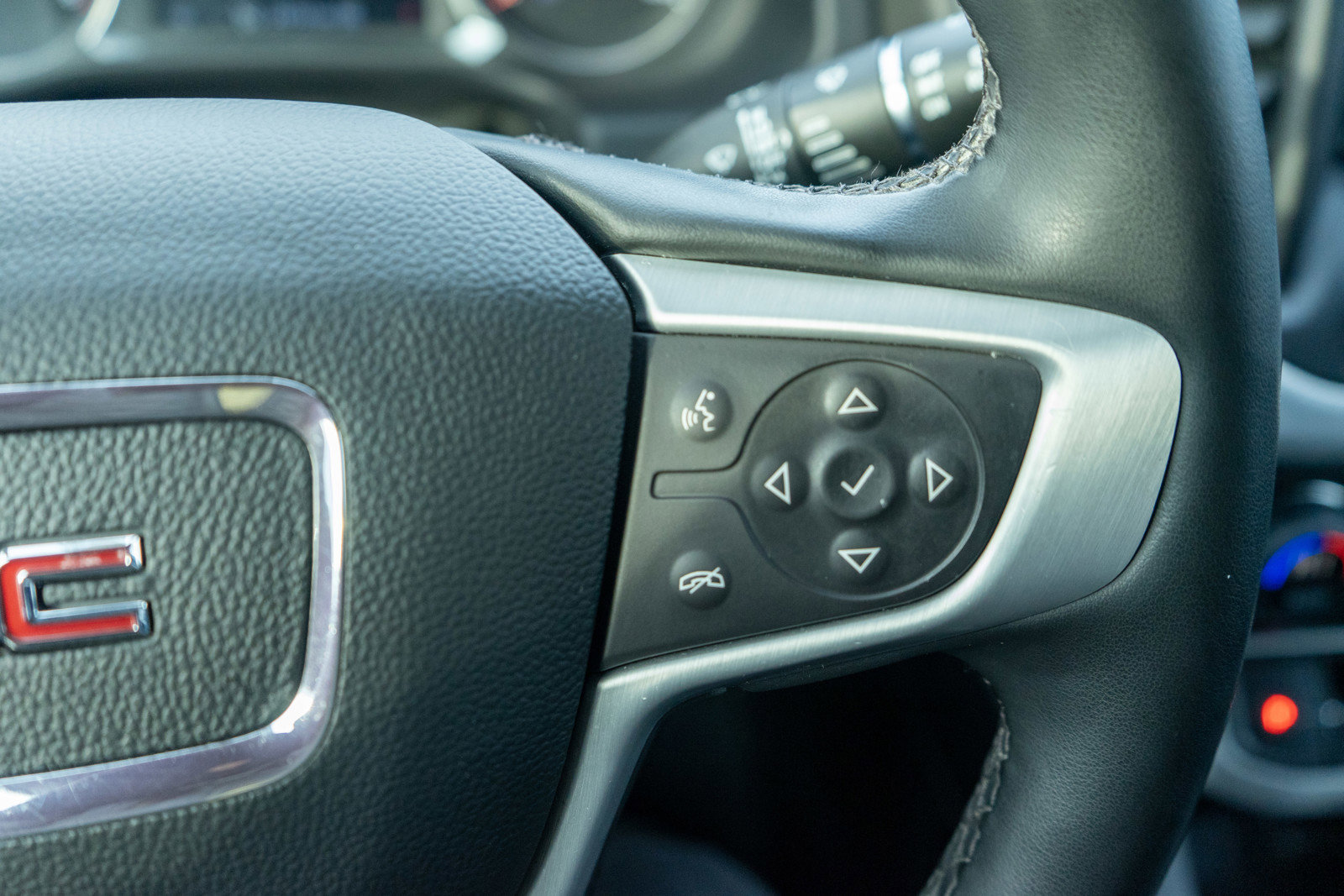 Used 2023 GMC Acadia SLT w/ Preferred Package image 24