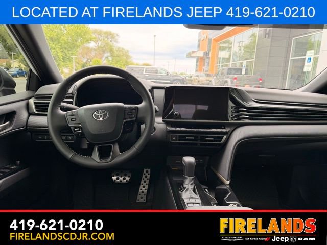 Used 2025 Toyota Camry SE FWD image 4