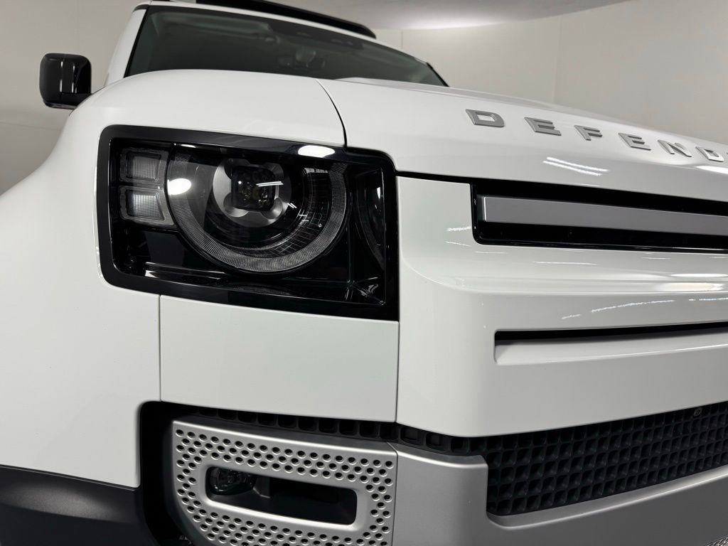 Used 2024 Land Rover Defender 130 S image 4