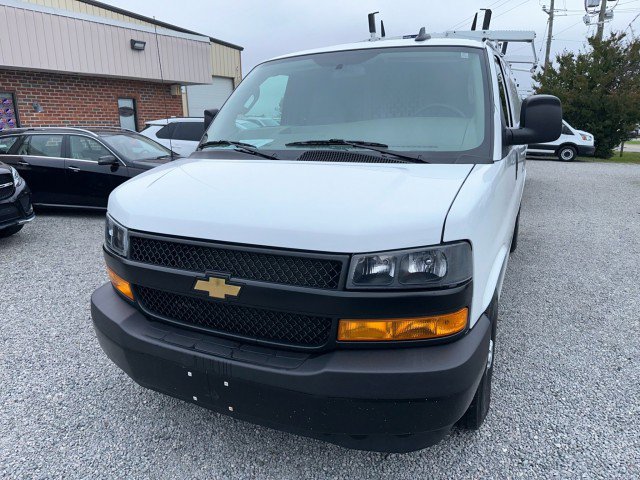Used 2025 Chevrolet Express 2500 w/ Driver Convenience Package RWD image 3