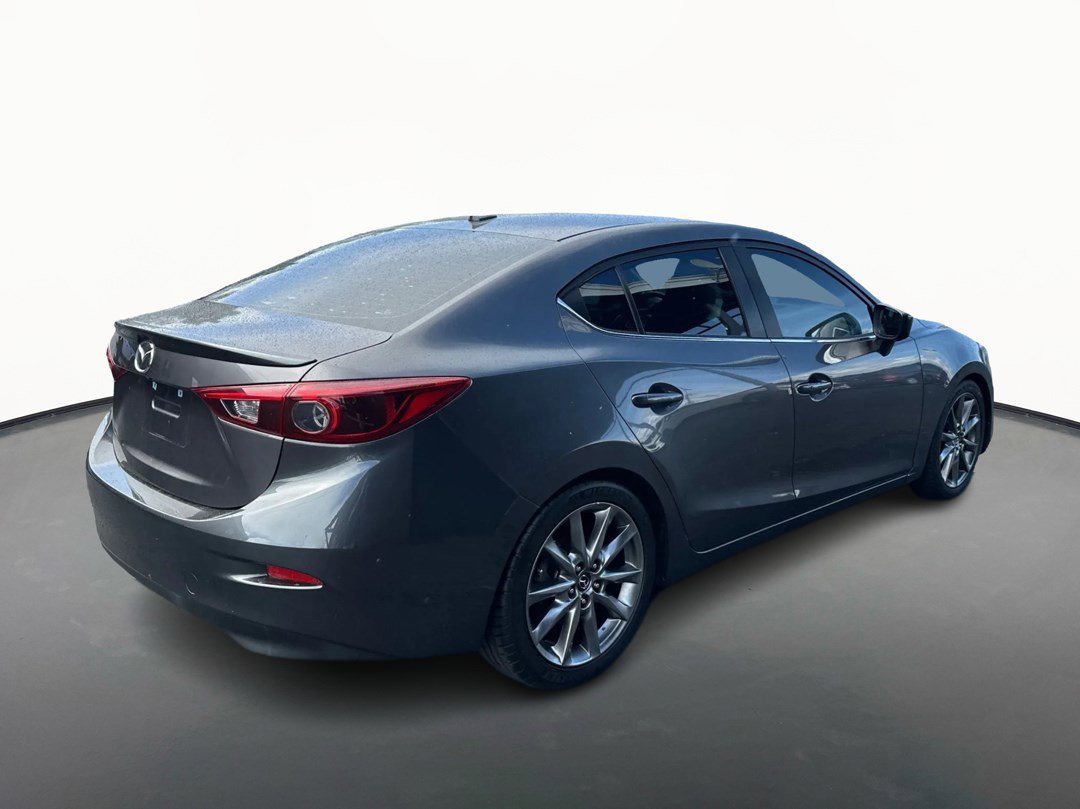 Used 2018 MAZDA MAZDA3 Grand Touring image 3