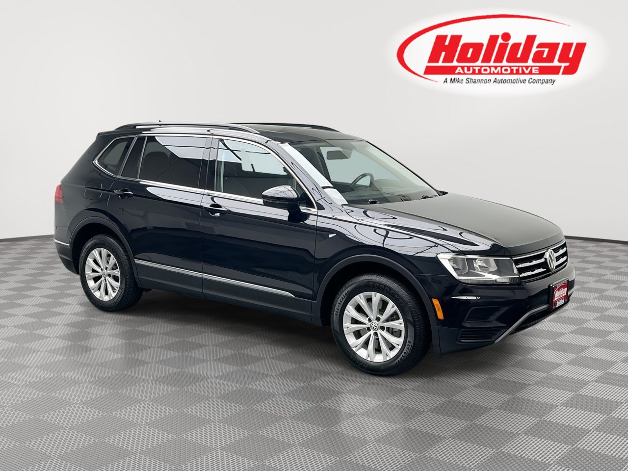 Used 2018 Volkswagen Tiguan SE w/ Panoramic Sunroof Package